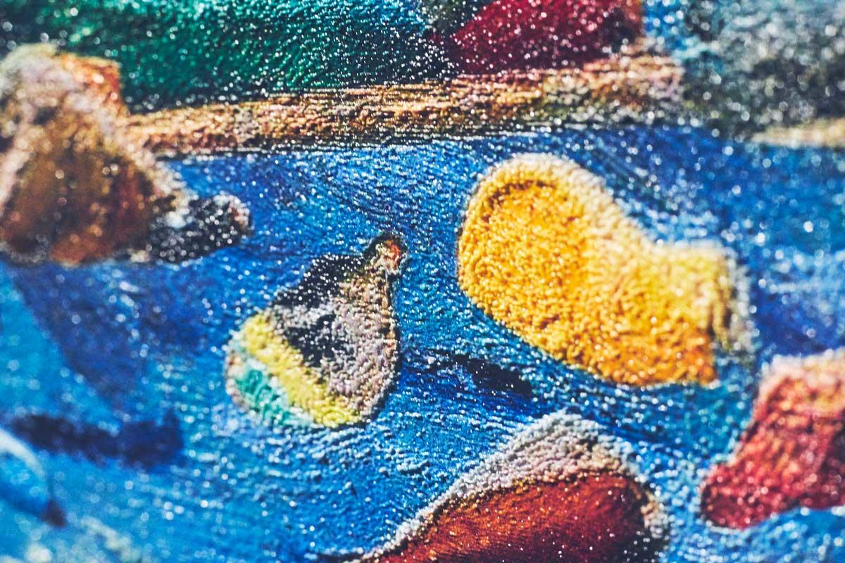 スタイルトランスファーによって変換したフィンセント・ファン・ゴッホの絵画。プラスチックに染まる海をゴッホ風のタッチで表現している
