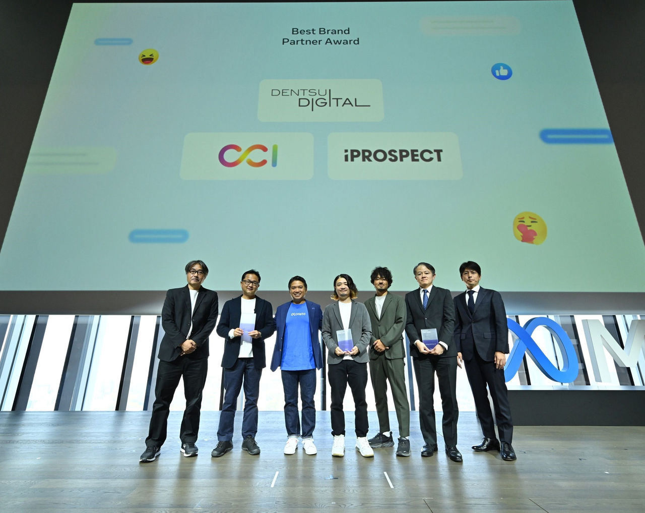 拡大画像：「Meta Agency First Awards 2023」にて、CCI、アイプロスペクト・ジャパンとともに「Best Brand Partner Award」を受賞した際の授賞式の様子の画像です。