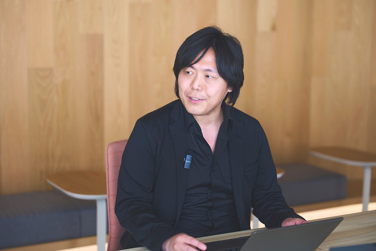 写真：坂本 新氏