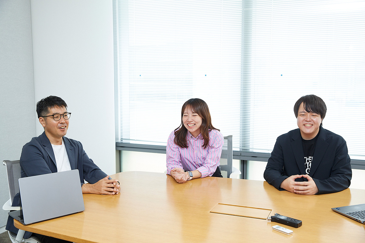 登壇者の集合写真。左から佐々木 一氏、越智 菜々子、秋元 良太