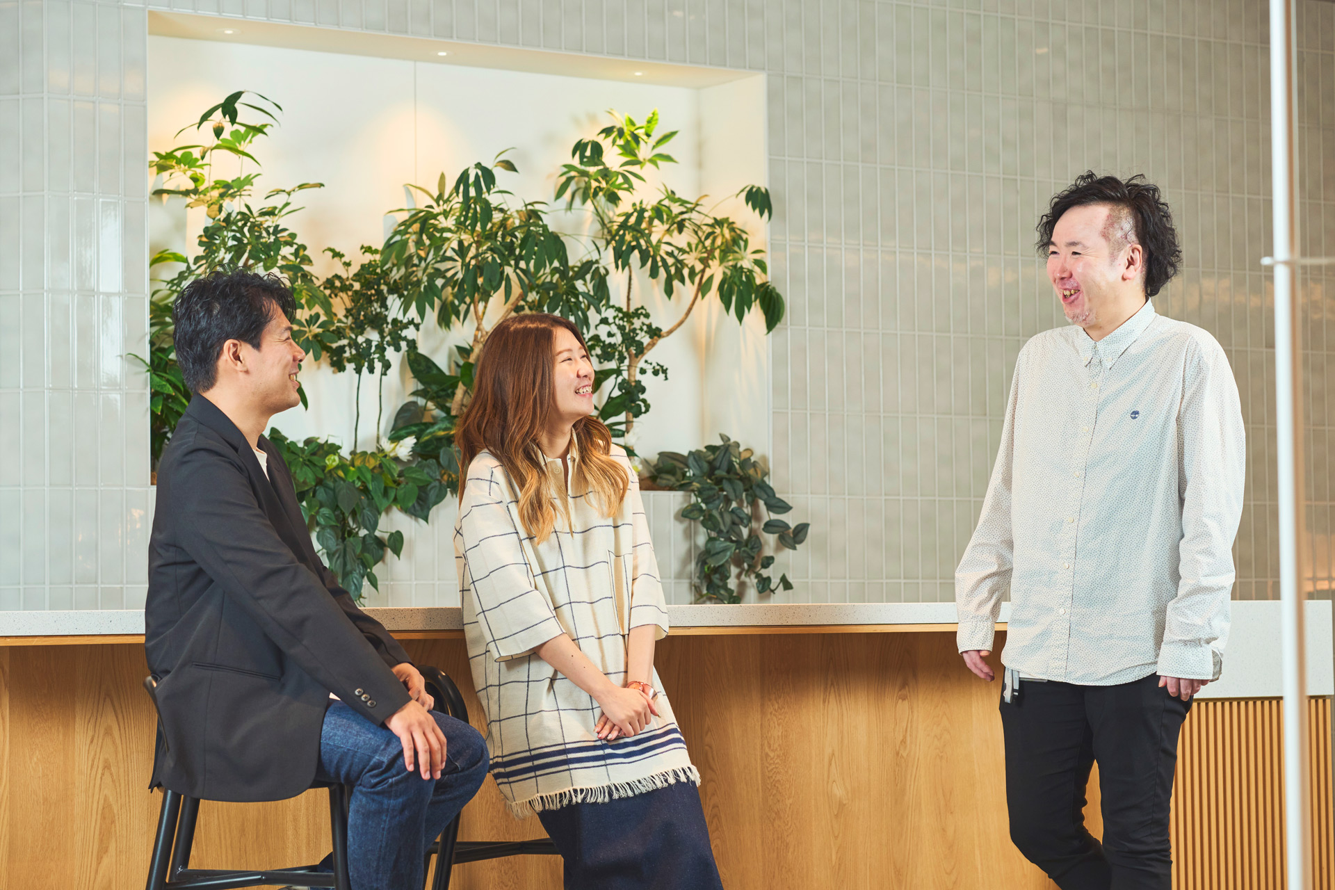 左から栗原健太、長谷川みのり、西岡優