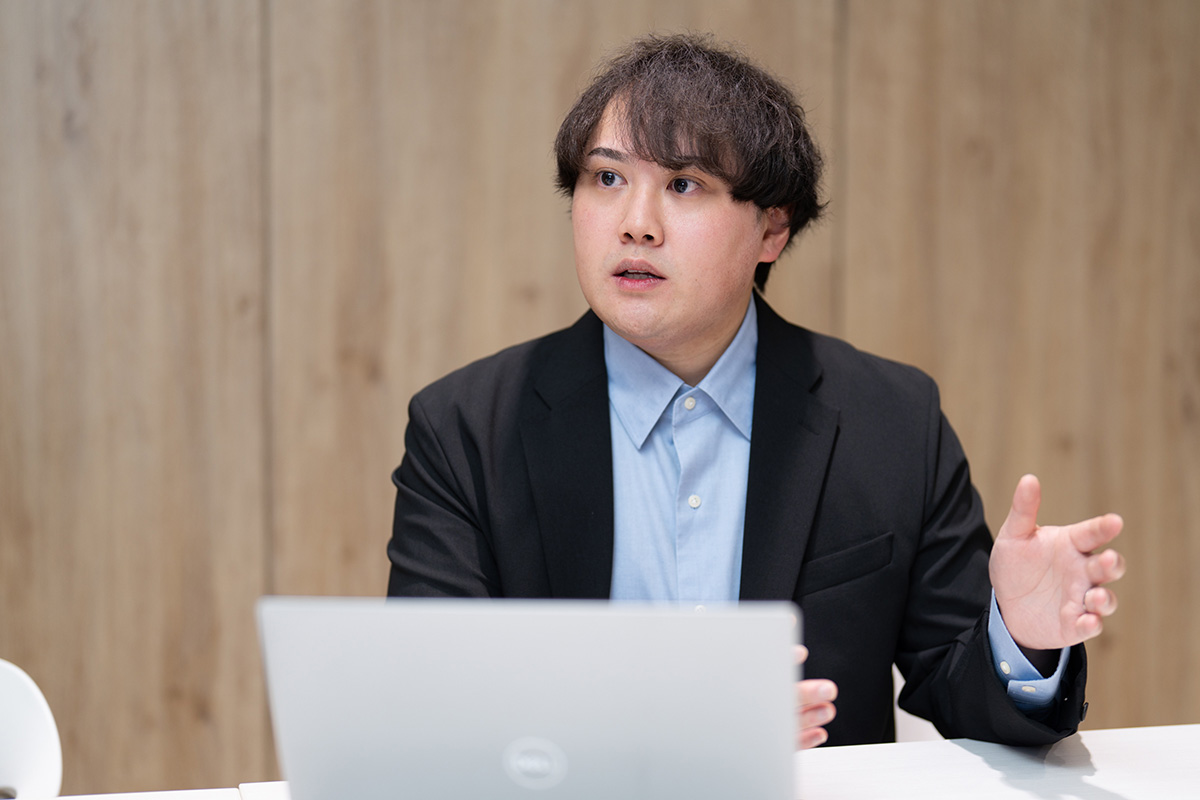 写真：佐藤 潜一
