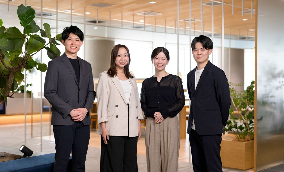 出演者の集合写真。左から築地 佑弥氏、石野 明日華、岸本 千里、佐藤 雄飛