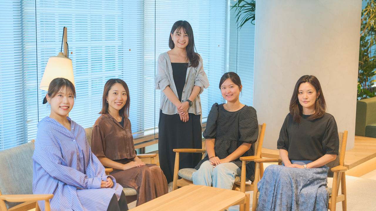 写真：竹村さんとグループメンバー